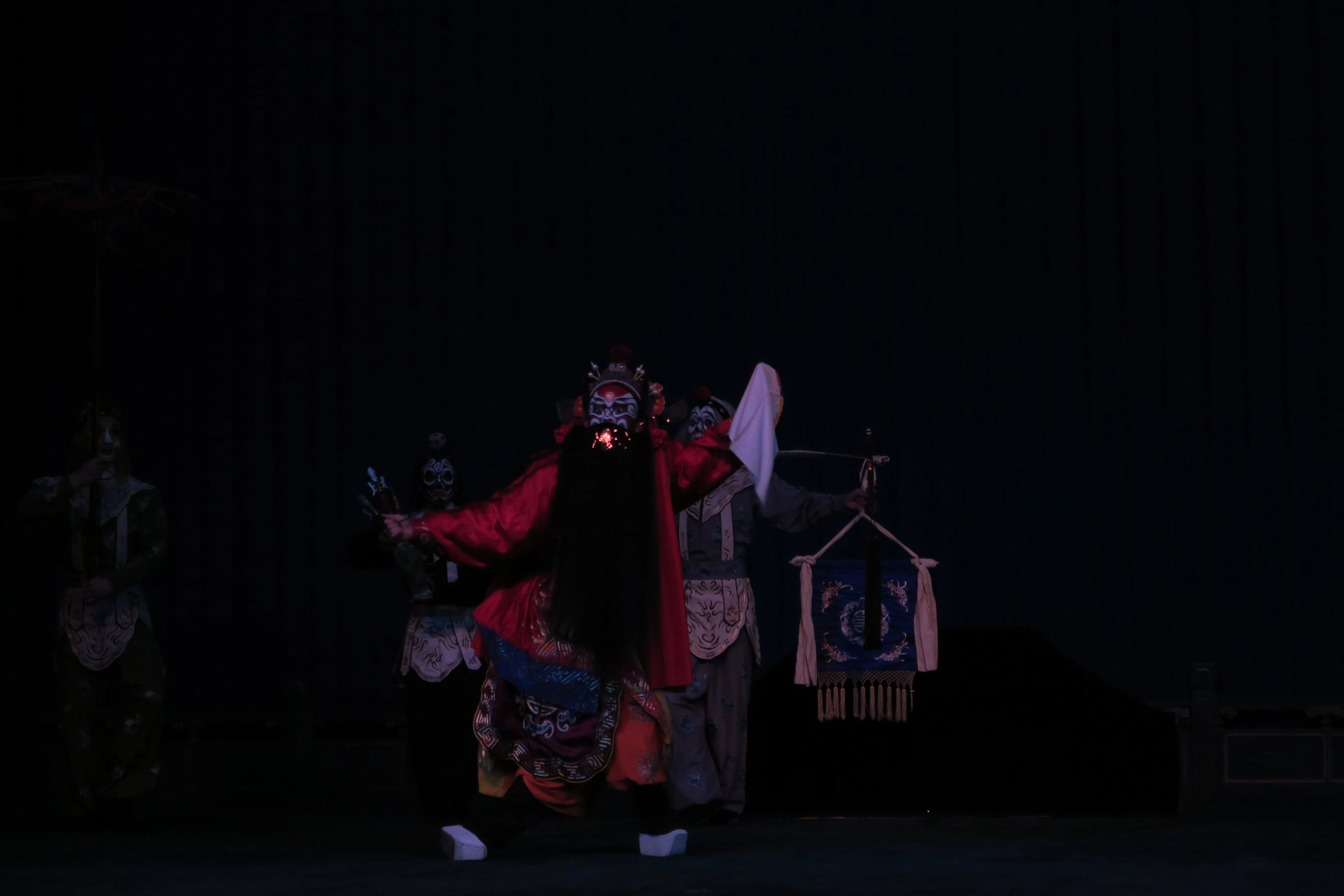 蔡东雄将在《钟馗嫁妹》选段中，展示舞台上较少见的吐火技巧，危险系数颇高。（主办单位提供）