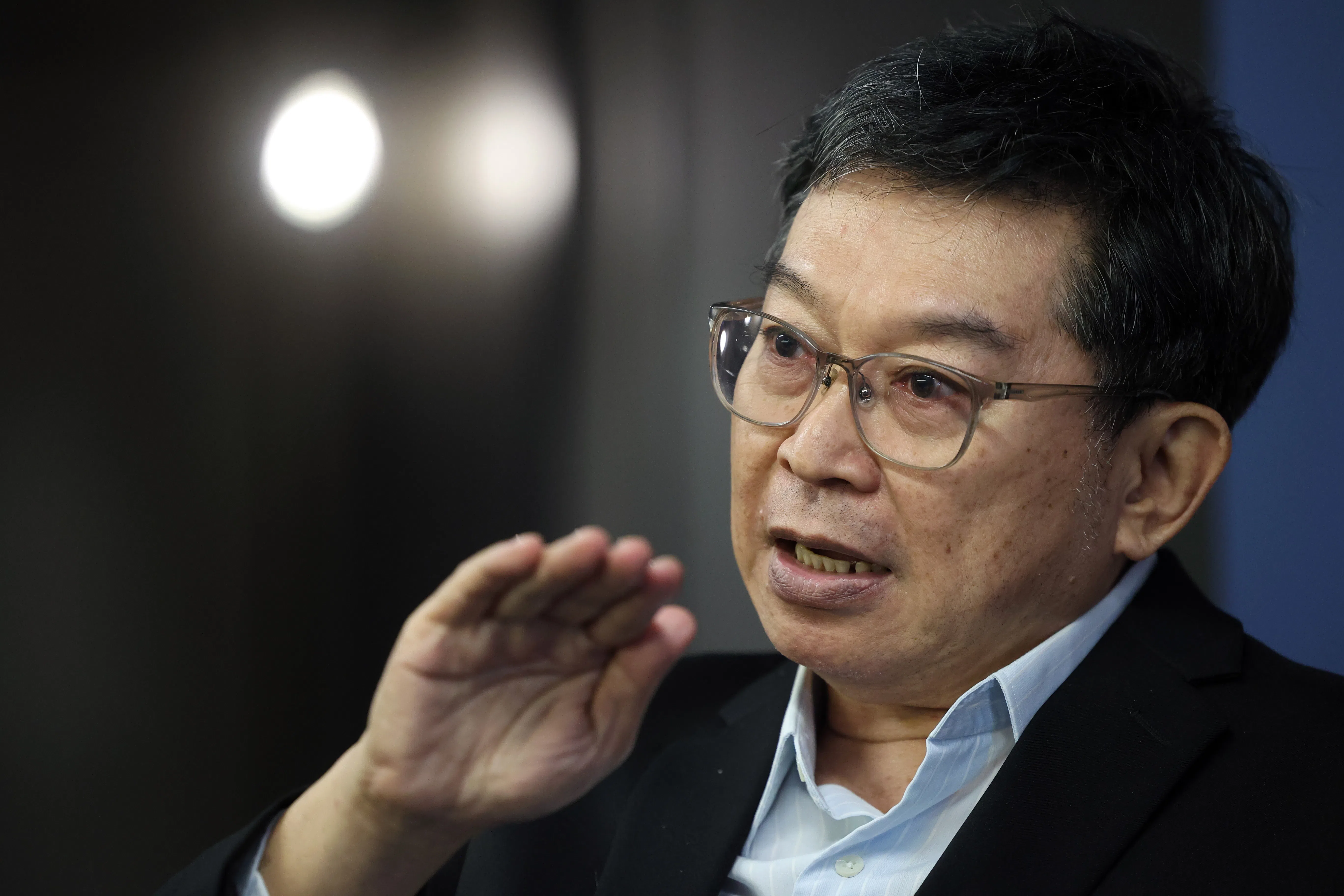 符诗专是电影科班出身，多年来热心推广新加坡华语电影节。（邝启聪摄）