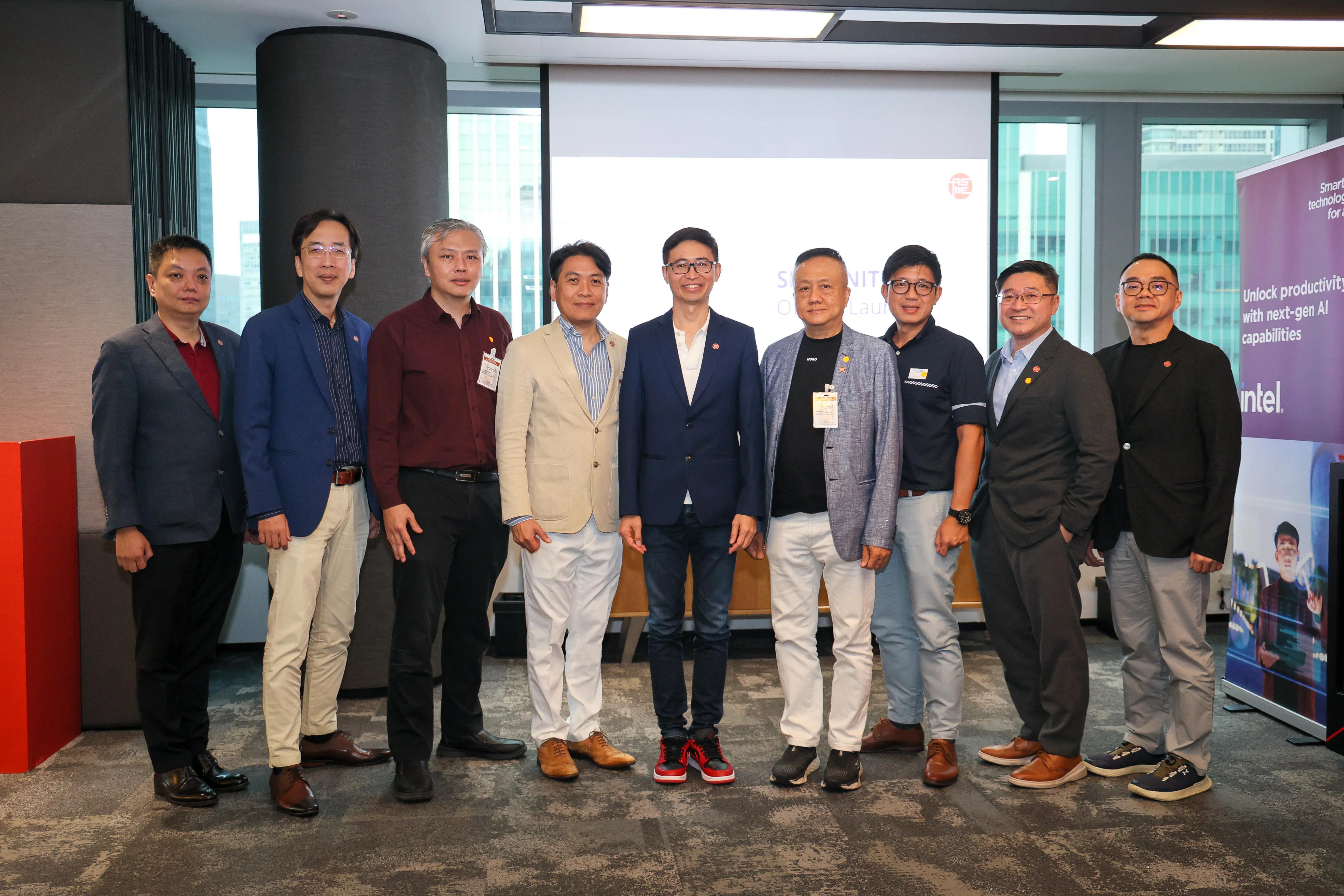 中小企业商会公布第29届理事会成员名单，新一届理事由16人组成，图为部分理事会成员。左起：邱釨栯、李德伟、陈劲晖、李瑞祥、洪煜、陈锦源、许詠庆、曾昭顺和郑志雄。（张俊杰摄）