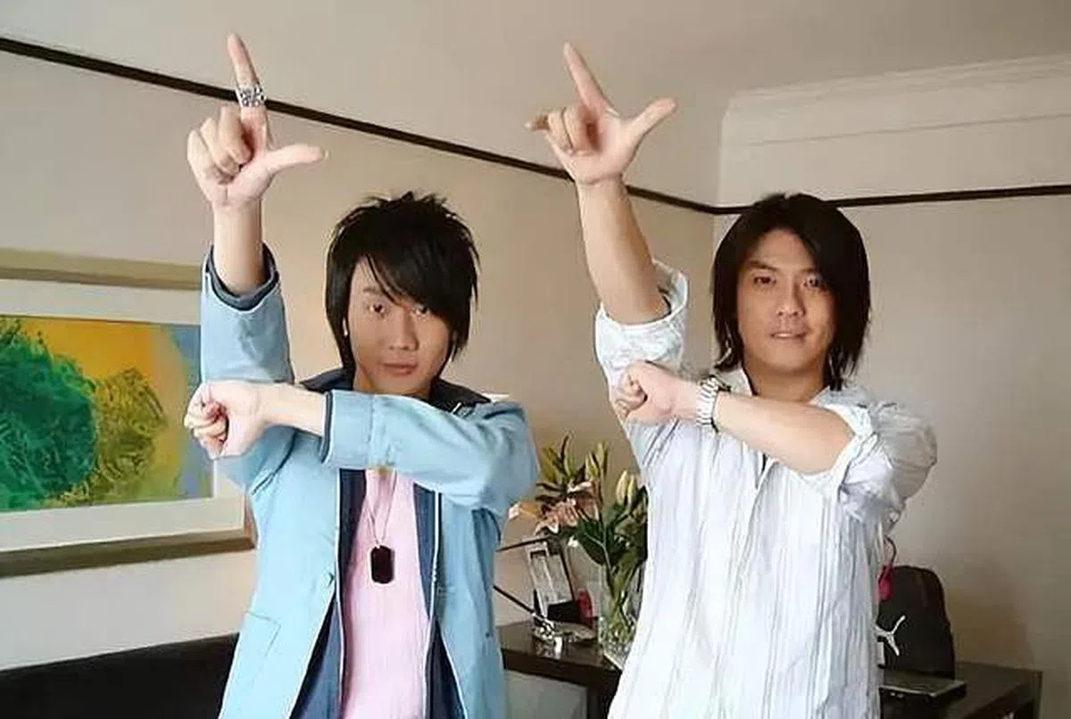 林俊杰（左）和阿杜都视林秋离为恩师。（互联网）