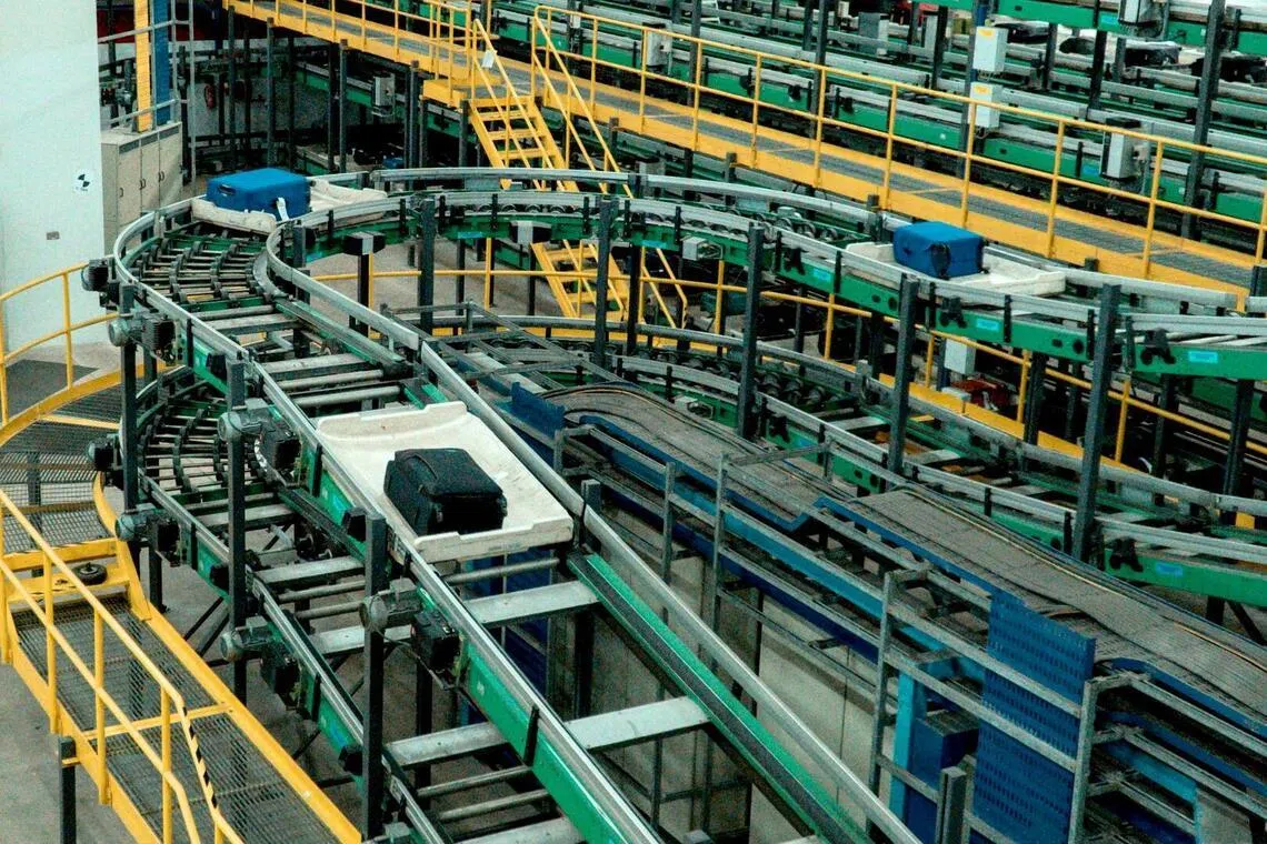 T3的行李处理系统即将升级，提早存放行李设施的容量预计提升约65%，以应对不断增长的提早值机需求和转机旅客量。（樟宜机场集团提供）