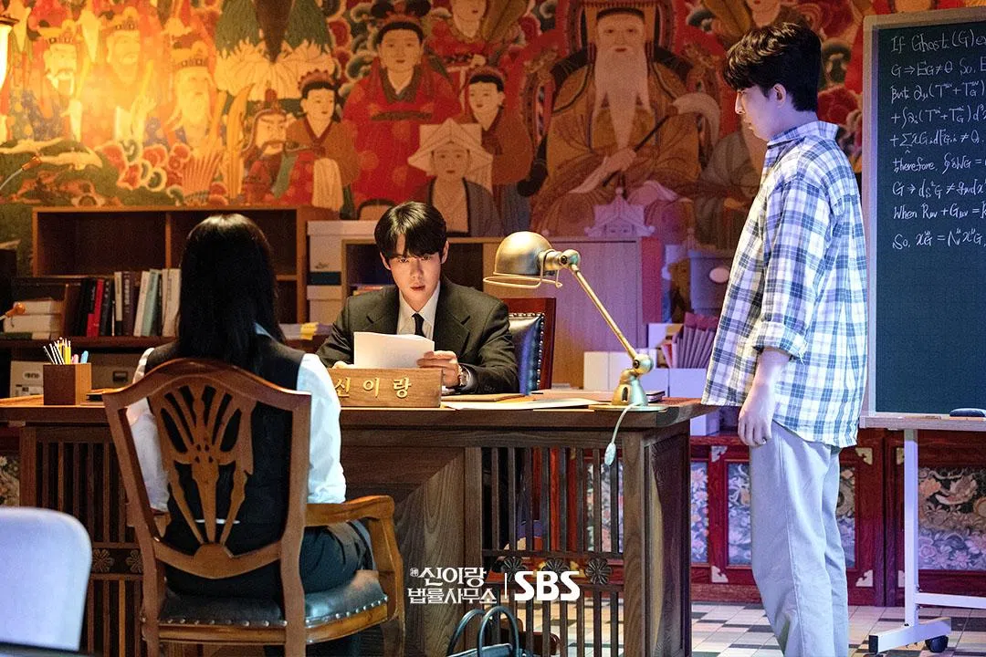 《神与律师事务所》虽然有灵异元素，却不走惊悚路线，反倒以温暖基调打动观众。（取自SBS Drama脸书）