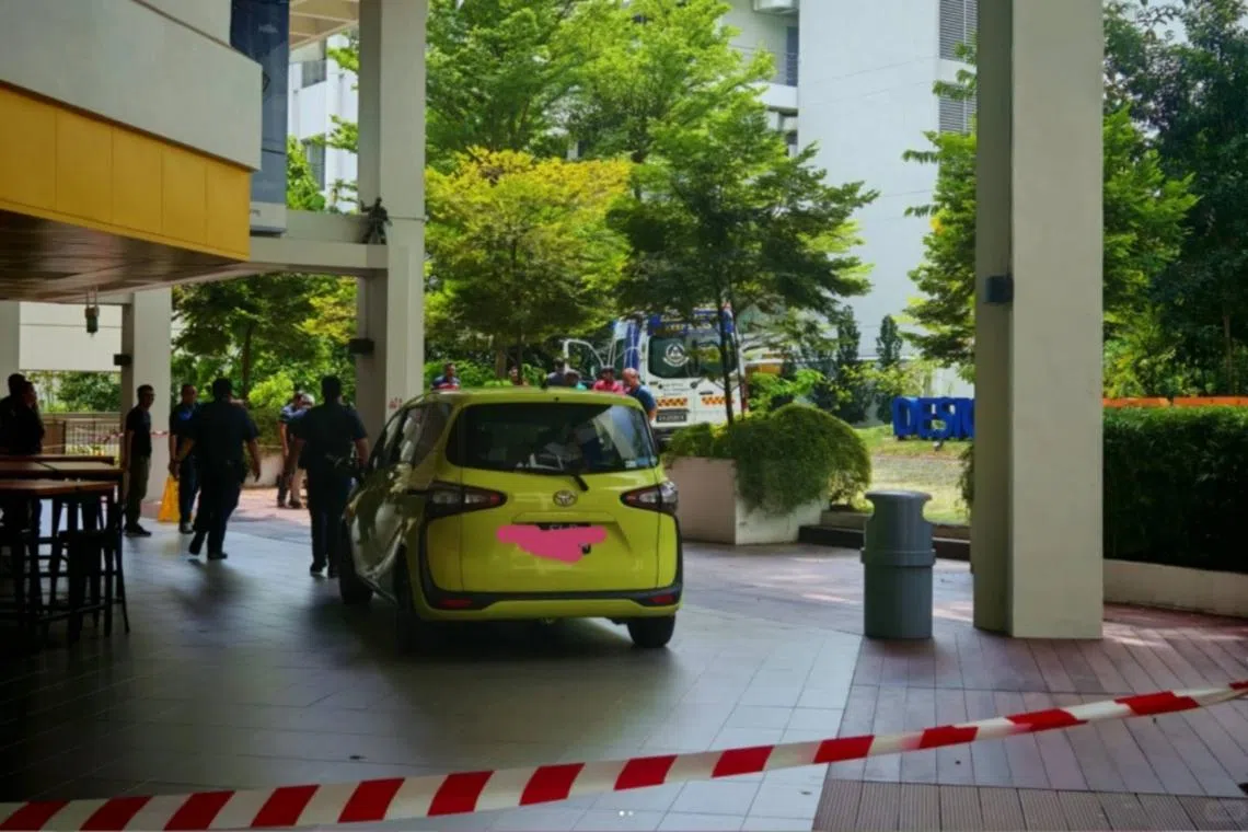 涉事车辆后来被移至另一处，周围已拉起警戒线。（取自小红书）