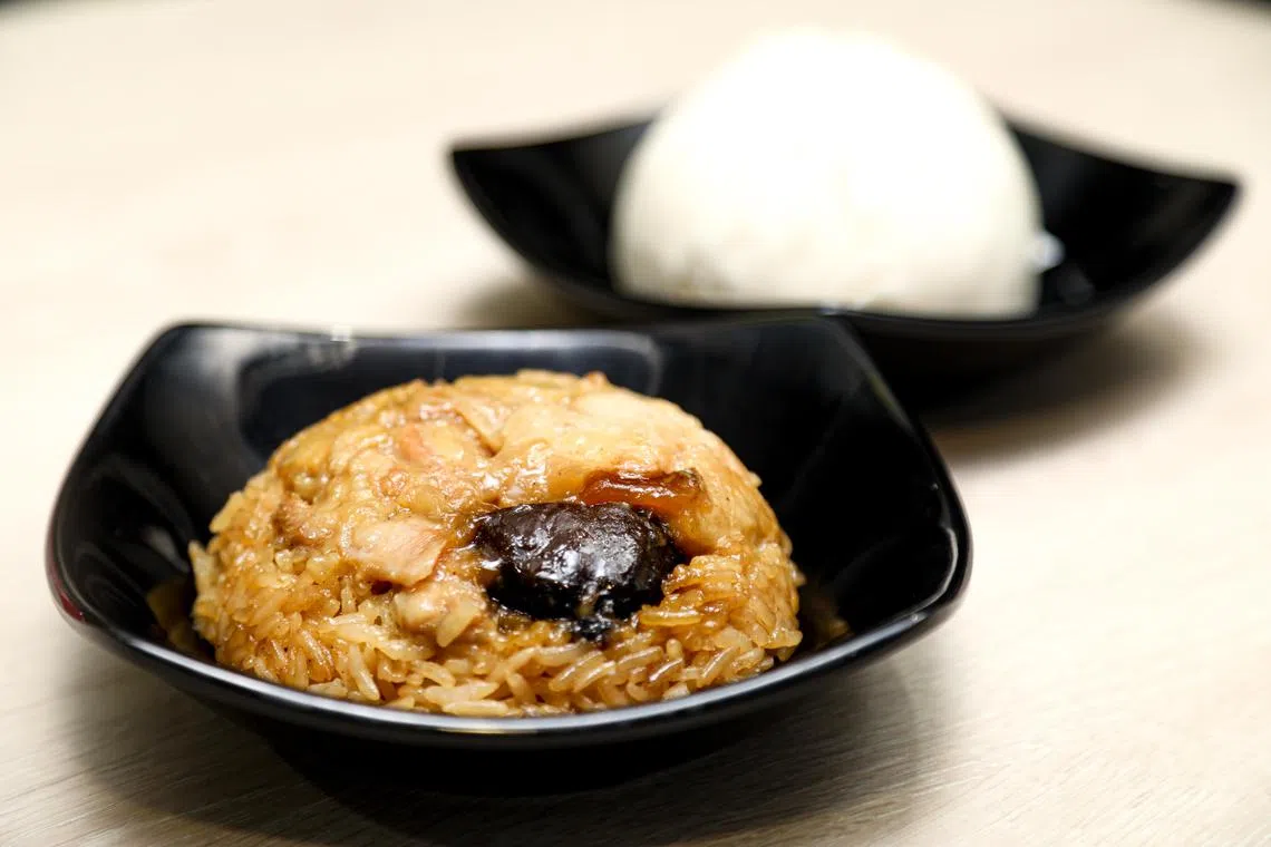 糯米鸡和猪肉大包，简单饱足。（刘欣怡摄）