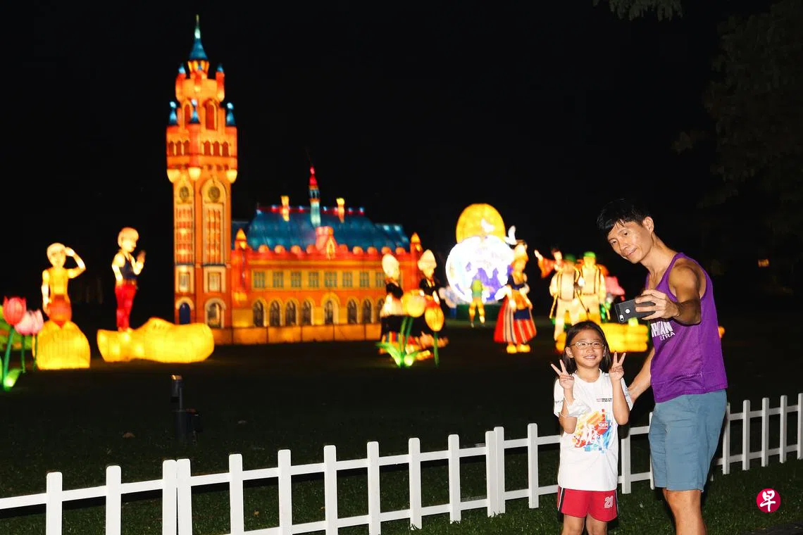 风车游船斗兽场湖畔灯会展现异国风情| 联合早报