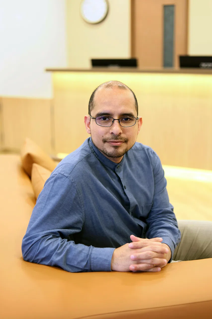 新加坡对敏感课题的讨论逐年增加，社会和政府也更能接受这类对话。赛义德哈伦医生认为，除了社交媒体的普及，也要归功于良好的领导力以及人民和政府双方的成熟度。（龙国雄摄）