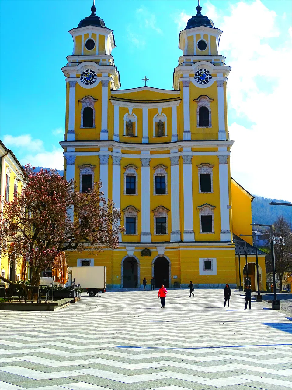 俗称月亮湖教堂的圣弥额尔圣殿，是玛丽亚与特拉普上校举行婚礼的地方。（许月英摄）