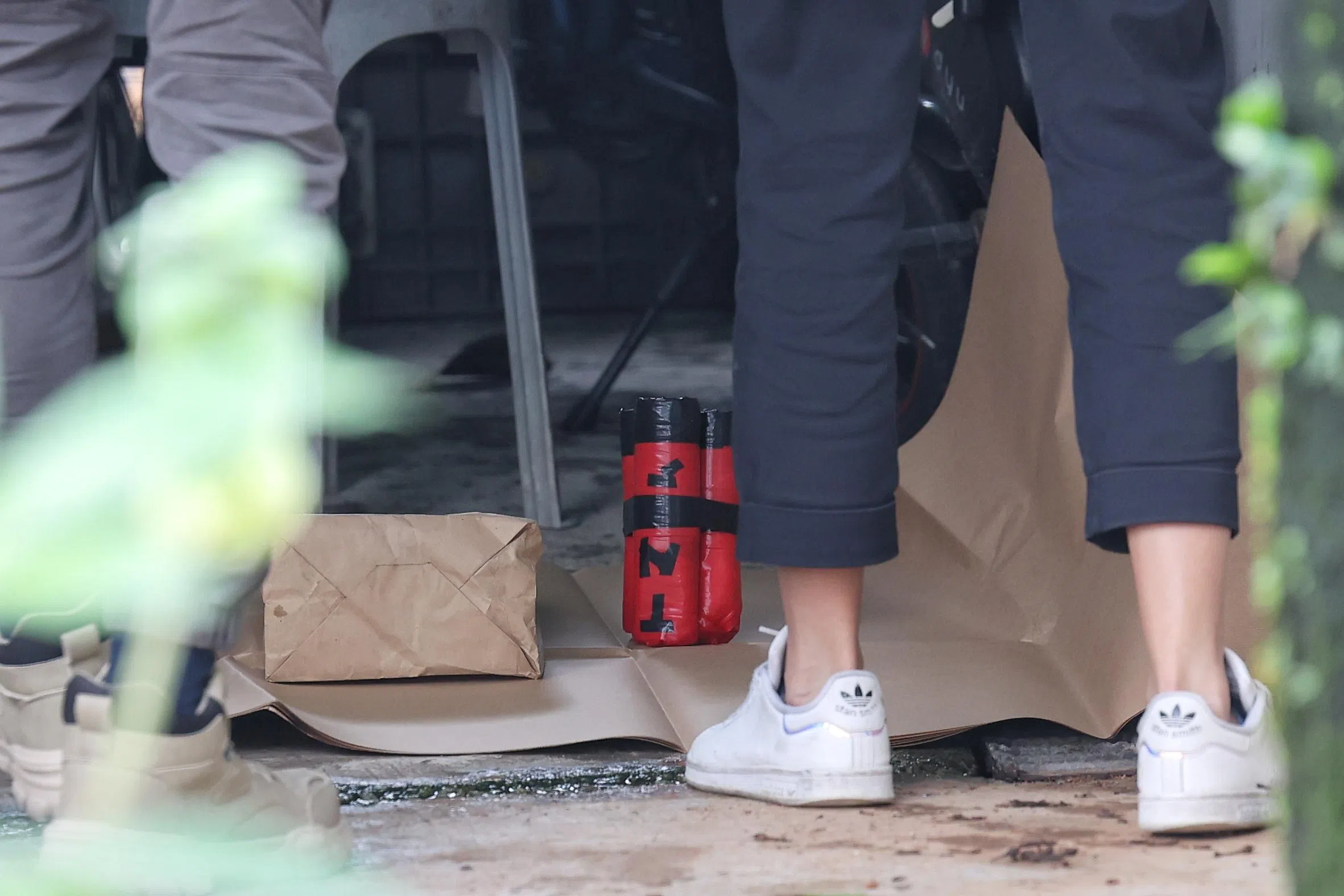警方接到通报后出动大批警力资源，调查期间还得封锁大厦禁止公众出入，对百多人造成不便。（档案照片）