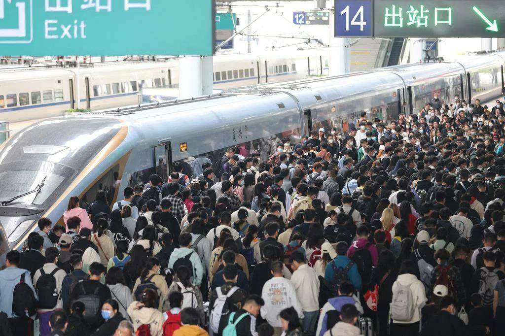 旅游火爆但制造业收缩 中国经济复苏现不均衡