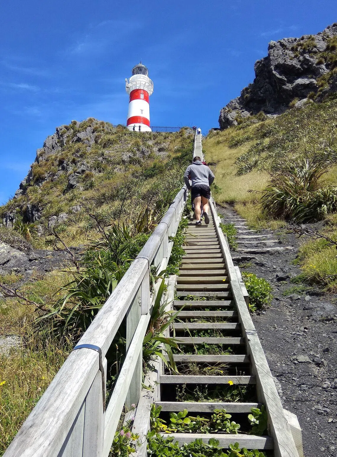要近距离看帕利斯尔角灯塔， 得先征服250级台阶。（陈静芳摄）