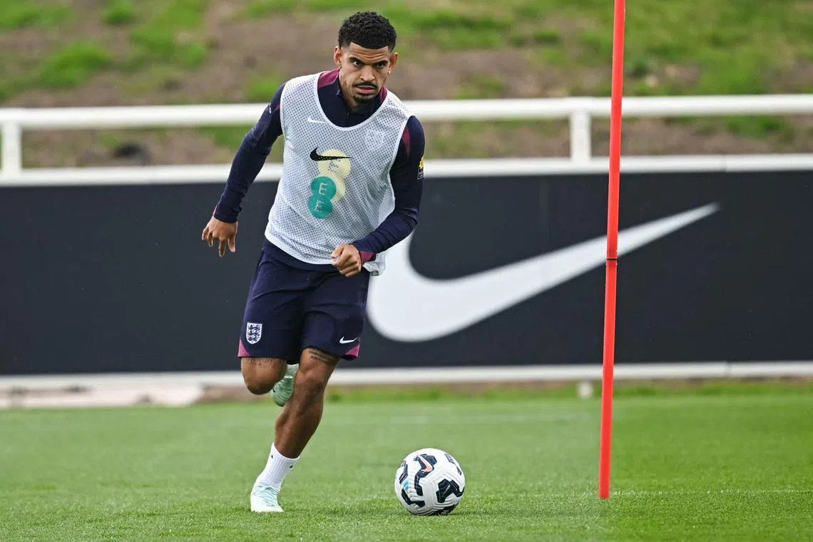 英格兰国脚吉布斯—怀特预计也将加盟托特纳姆。（法新社）