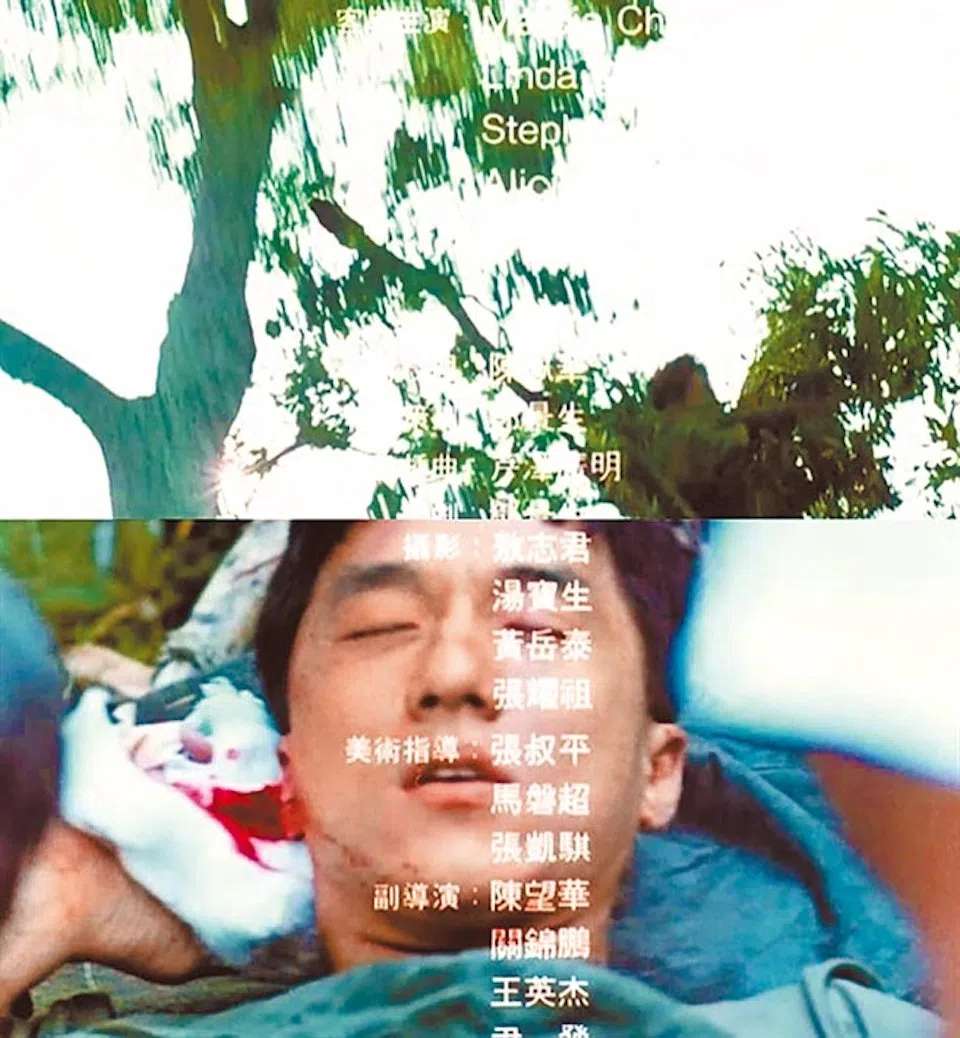 电影《龙虎兄弟》在片尾公开成龙受伤画面。（视频截图）
