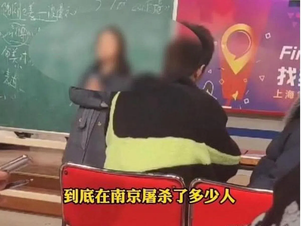 上海一所职业学院女讲师在课堂上质疑南京大屠杀遇难人数的视频被曝光后，遭到舆论一面倒的痛批。（视频截取）