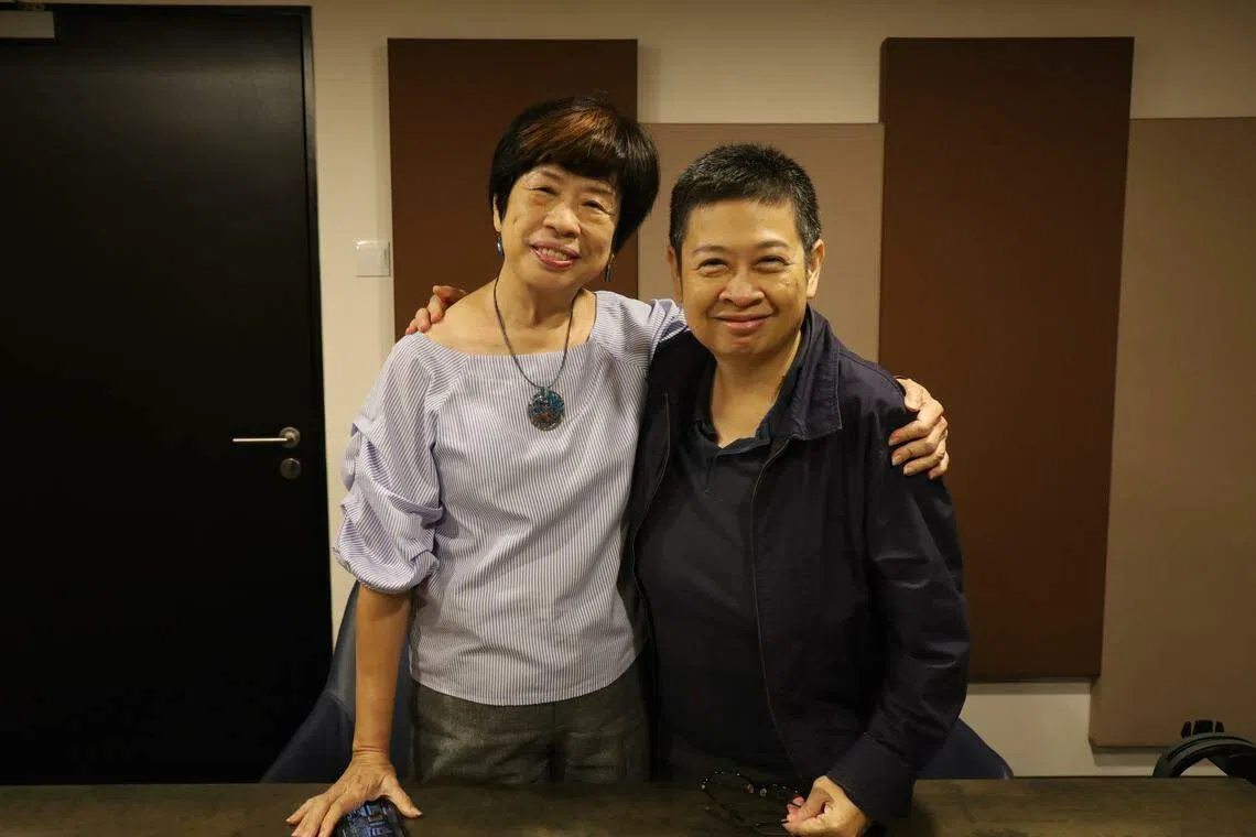 《还是硬道理吗？》第六集的嘉宾是《联合早报》前采访主任林凤英（左），主持人是《联合早报》执行总编辑韩咏梅。（王雯镱摄）