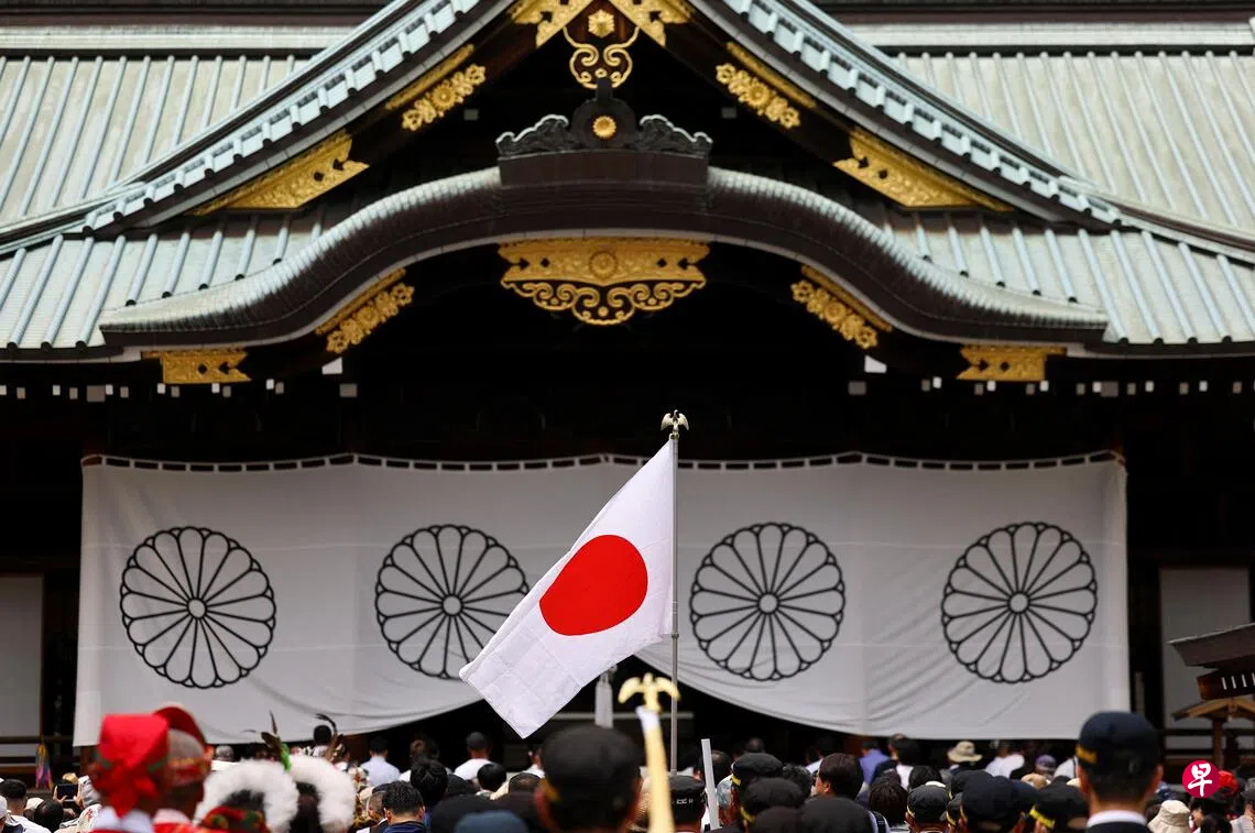 日本政要和官员参拜靖国神社，遭到中国与韩国等曾受日本侵略的亚洲邻国的强烈反对和谴责。 （路透社）