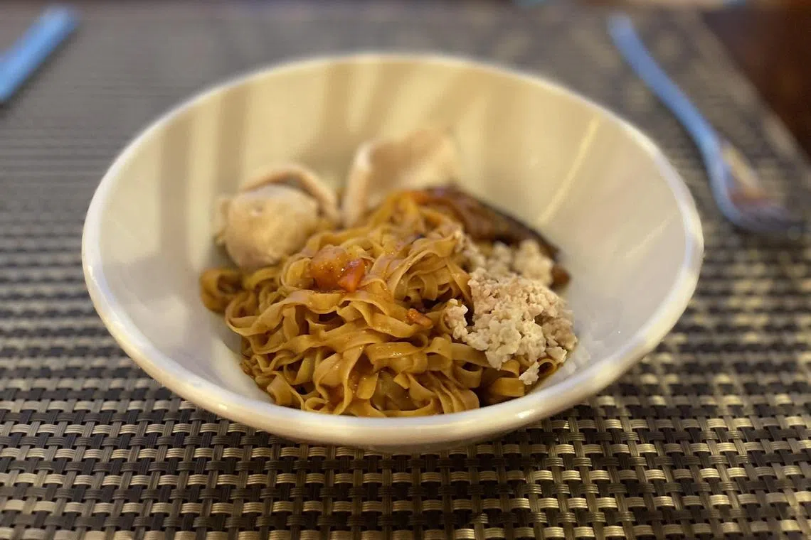 肉脞面有猪油渣香气。（黄靖晶摄）