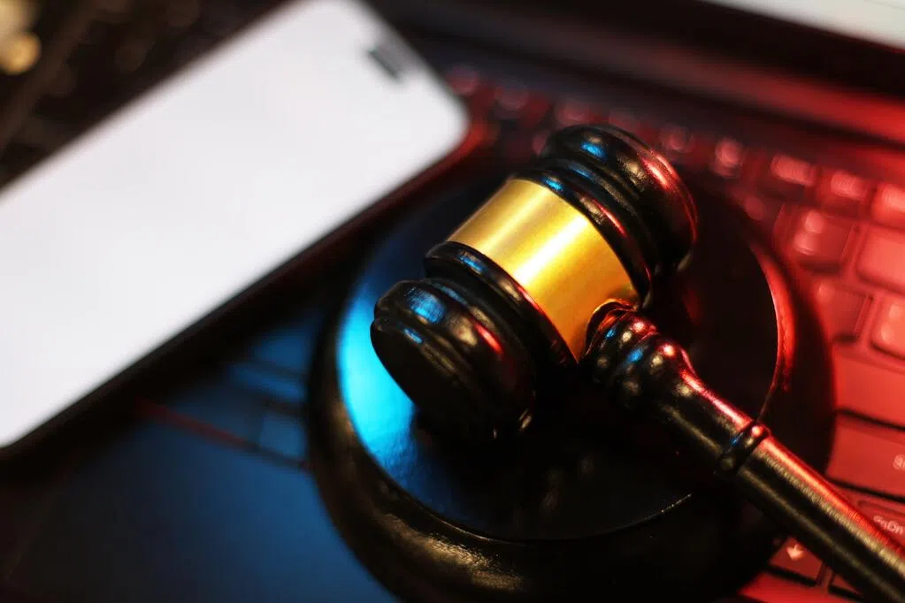 利用前警长查询欠债人信息还涉诈骗账户 男子监12个月又3周