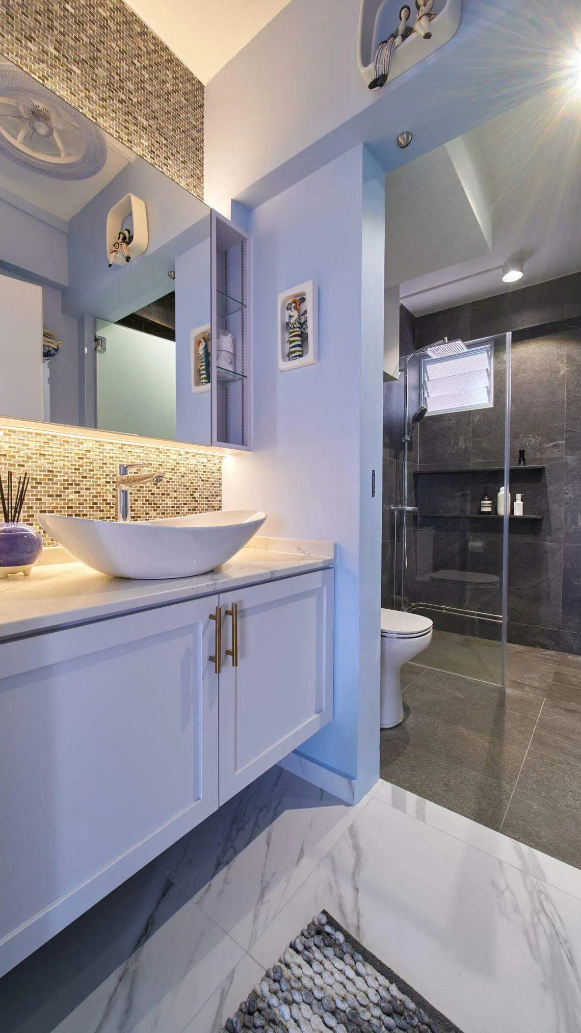 共用浴室的盥洗盆柜子采用夏克风格。（Free Space Intent）