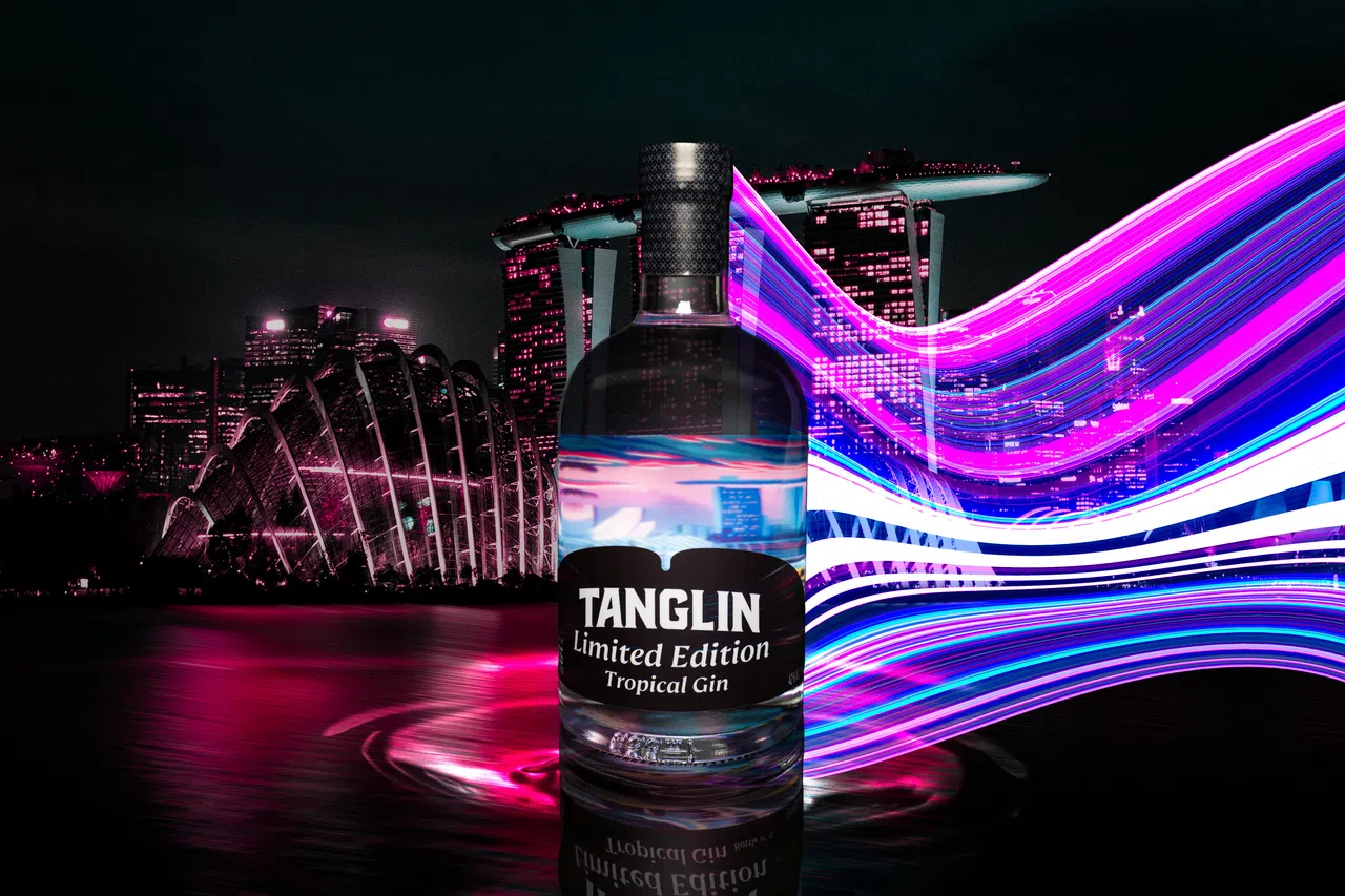 Tanglin Gin“热带琴酒”散发多汁凤梨与芒果的主调醇香，同时也有橙与酸柑作为绿叶陪衬。（取自品牌官网）
