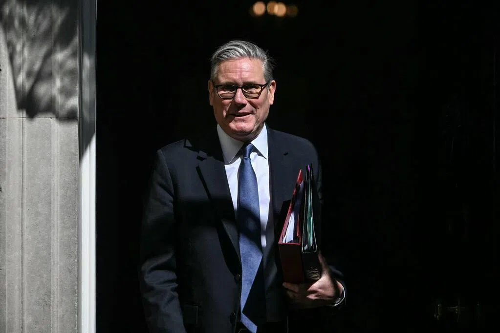 英国执政工党的支持率持续下滑，预计会在5月伦敦地方选举中遭遇历史性的挫败，选票可能同时流向左翼绿党和右翼改革党。