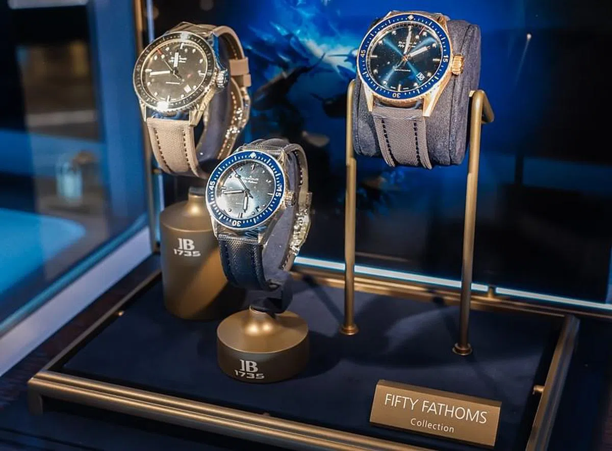 为纪念高登钟表金禧大庆，宝珀推出旗舰表款五十噚深海潜水腕表（Fifty Fathoms Bathyscaphe）特别版，限量50枚。（图/商家提供）