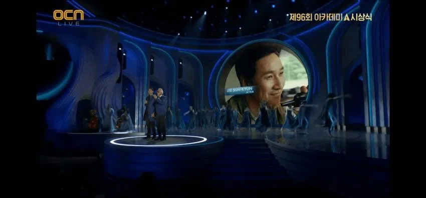 去年底刚离世的韩国演员李善均的照片出现在缅怀已逝影人的环节。（互联网）