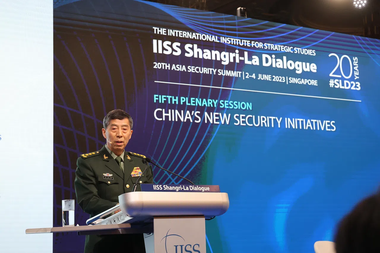 时任中国国务委员兼防长李尚福2023年6月在香会上发表题为“中国的新安全倡议”的演讲时说，就台湾问题、南中国海问题、中美关系等阐述中国立场。（唐家鸿摄）