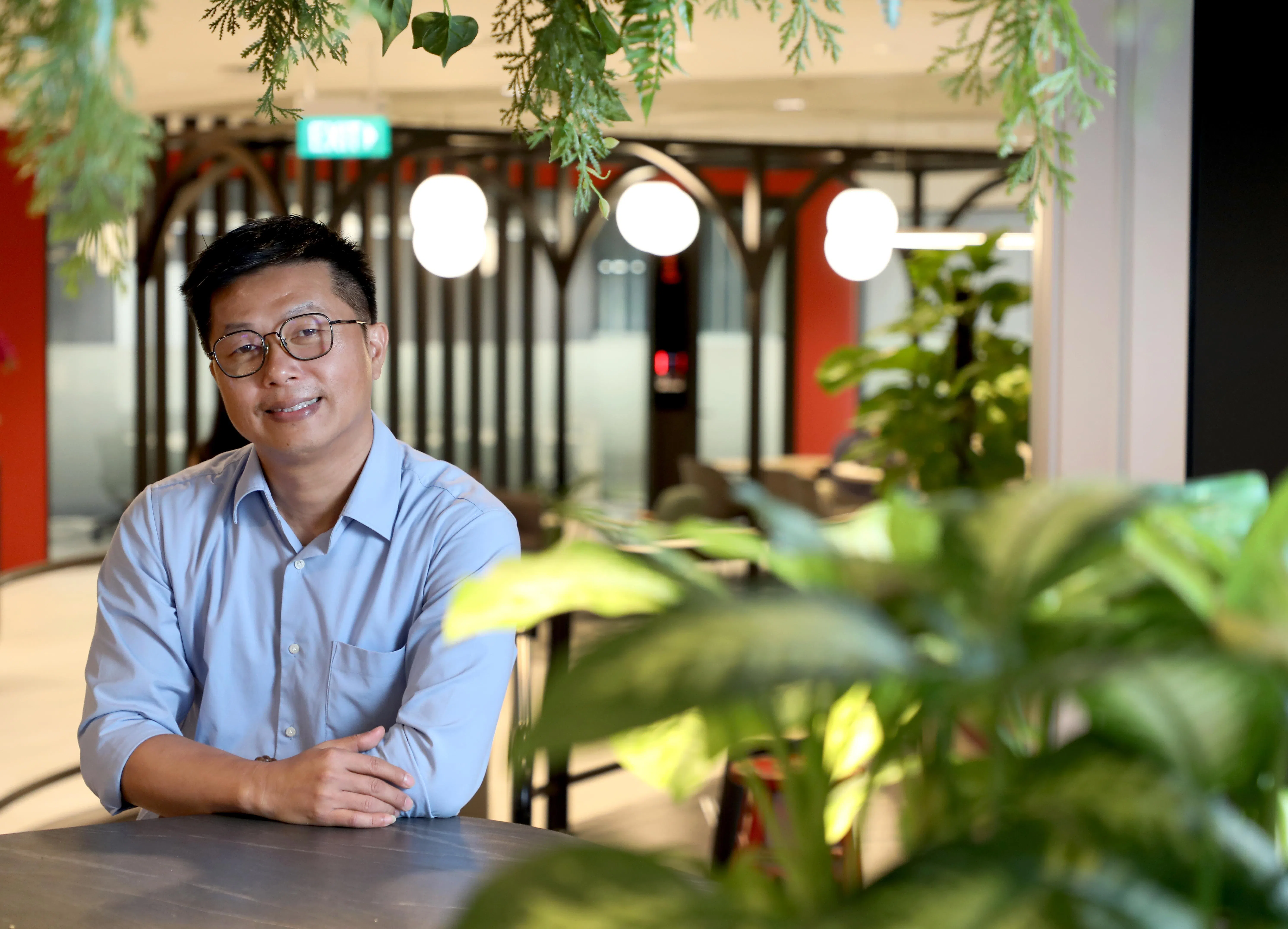 设施服务公司C&W Services环境、卫生和安全主管陈世中说，安全管理并非高深莫测，关键在于落实基本原则。（何炳耀摄）