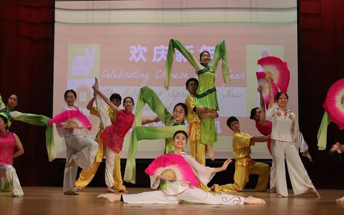 舞蹈团翩翩舞姿，优美柔和。（淡滨尼美廉初院提供）