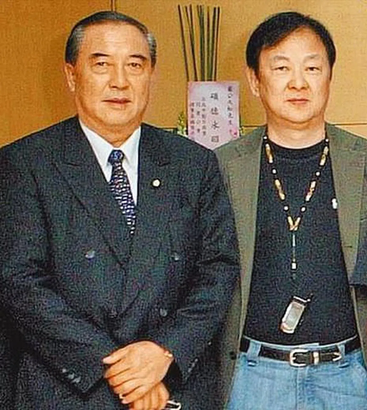 王羽（右）和柯俊雄不打不相识。（互联网）