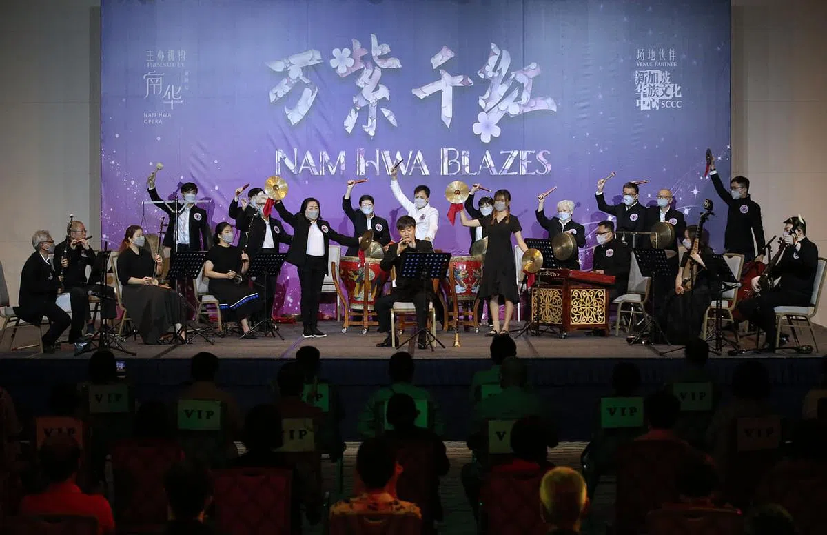 南华潮乐团在“万紫千红——潮韵荟萃”上呈献潮州大锣鼓《龙腾盛世》。（梁麒麟摄）