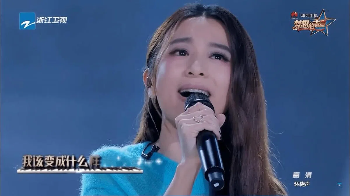田馥甄2016年在《梦想的声音》节目上翻唱薛之谦的《演员》，视频在Youtube点击量已超过1900万。（浙江卫视音乐Youtube频道视频截图） 