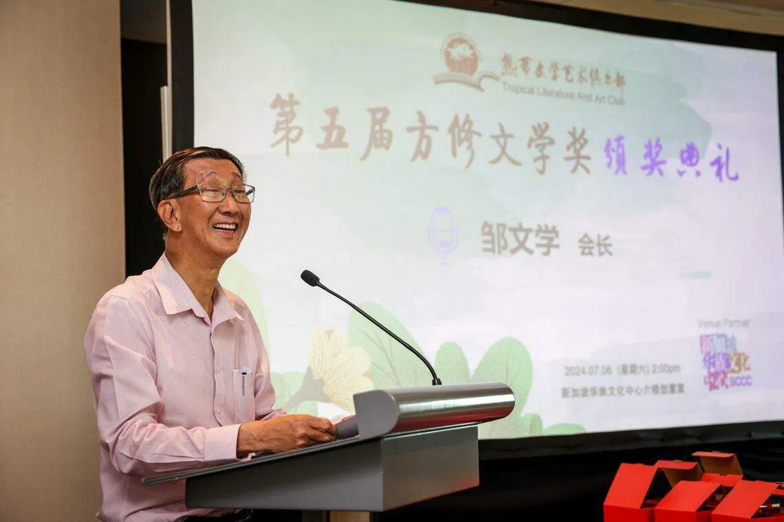 热带文学艺术俱乐部会长邹文学认为举办文学奖，可以为孤独的写作旅程增添热闹。（叶振忠摄）