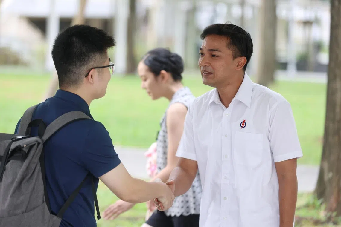 盛港中支部主席埃尔米（Elmie Nekmat）透露，他已在支部组织了研究和分析团队，对在家访中取得的反馈进行记录和分析，料于明年出台具体建议措施。（何家俊摄）