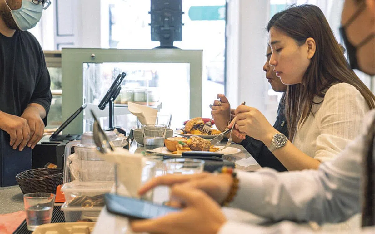餐厅的招牌菜肴 – 各式汉堡和其他西式美食都是以食物肉烹制。（图／Love Handle 提供）