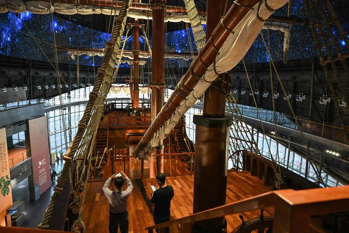博物馆通过沉浸式体验，带领访客重返那个白银与丝绸跨洋贸易的黄金时代，同时也首度揭露菲律宾先辈在殖民压榨下，用血泪筑就航线的沉重历史。（法新社）
