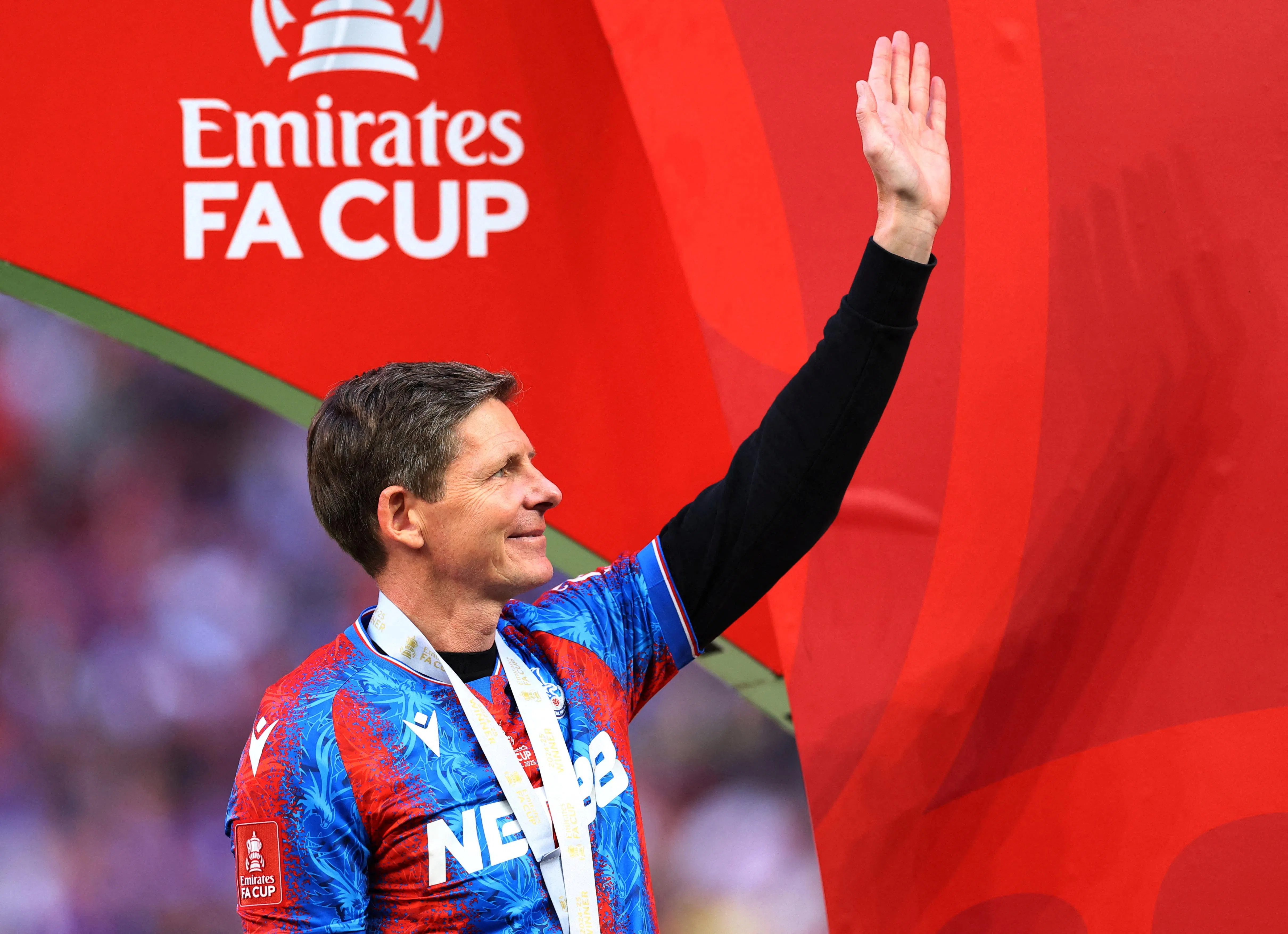 水晶宫上赛季在决赛爆冷1比0勇挫曼市，图为主帅格拉斯纳。（路透社）