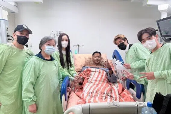 王力宏探病被酸“哪壶不提提尿壶” 黑人发病房照引医院怒发声