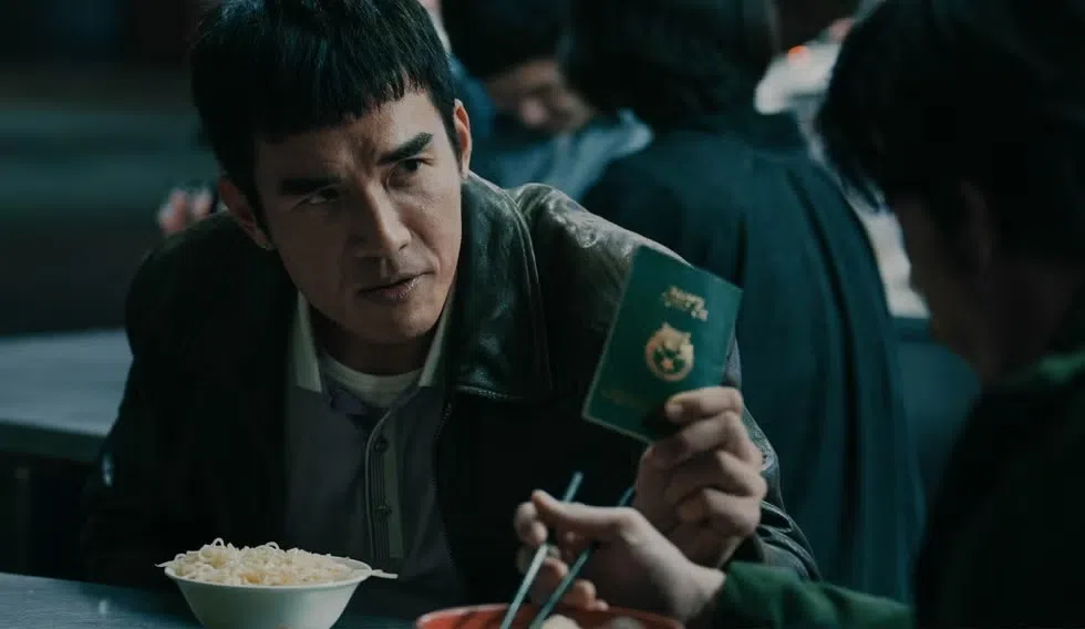 杨一展饰演客工中介，为戏增胖8公斤。（互联网）