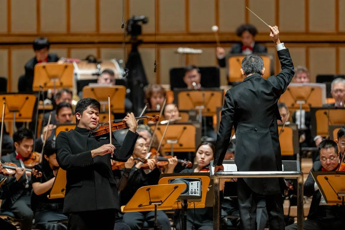 小提琴协奏曲“Dawn”取材陈灿汶的《第五交响曲“日照”》，原作品为纪念建国总理李光耀而作。（新加坡交响乐团提供）