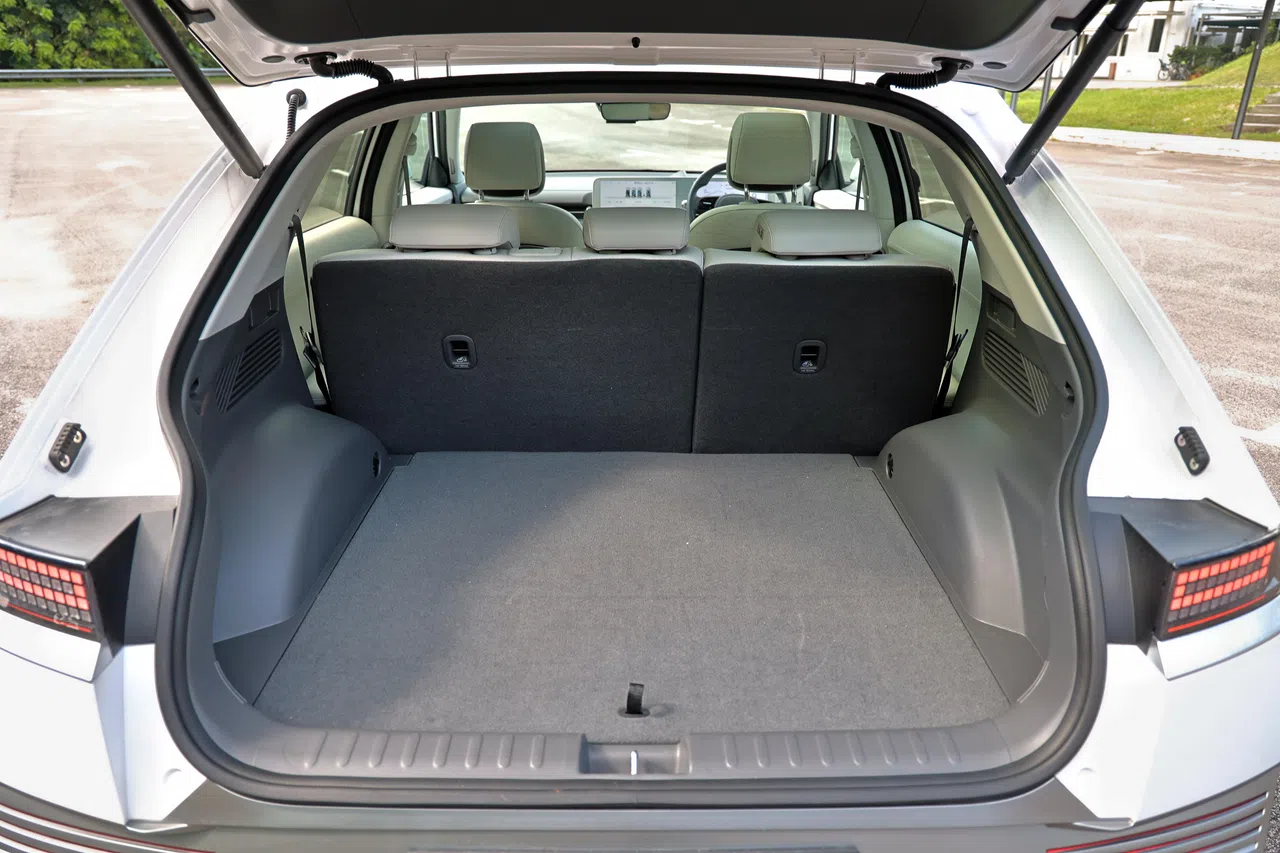 后车厢容量为527公升，将后座椅背折下，可大大提升载物空间。（龙国雄摄）