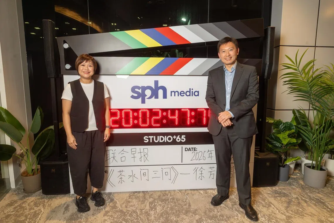 国家发展部长徐芳达（右）与主持人吴婉君探讨2026财政预算案中的一系列措施。（吴先邦摄）