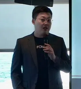 分享会由FOMO Pay创始人兼首席执行官刘溪打头阵，讲述了他在新加坡创业的经历。