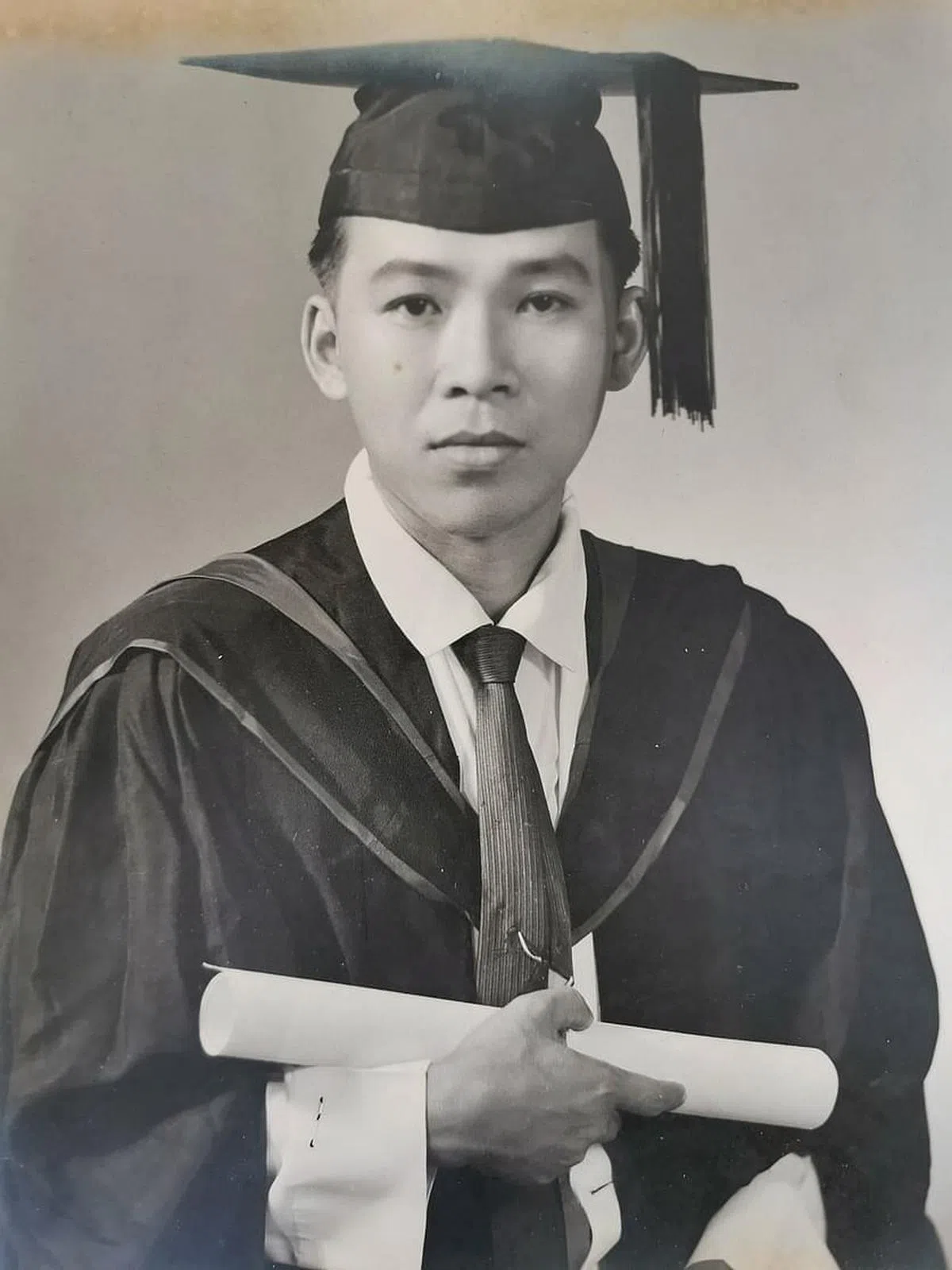 1960年梁明广从南洋大学毕业。（梁明广提供）