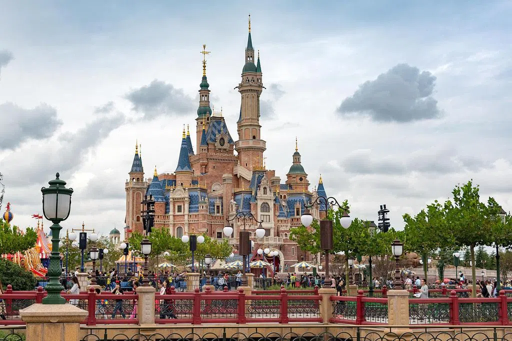 上海迪士尼10月中起增加中间票价等级