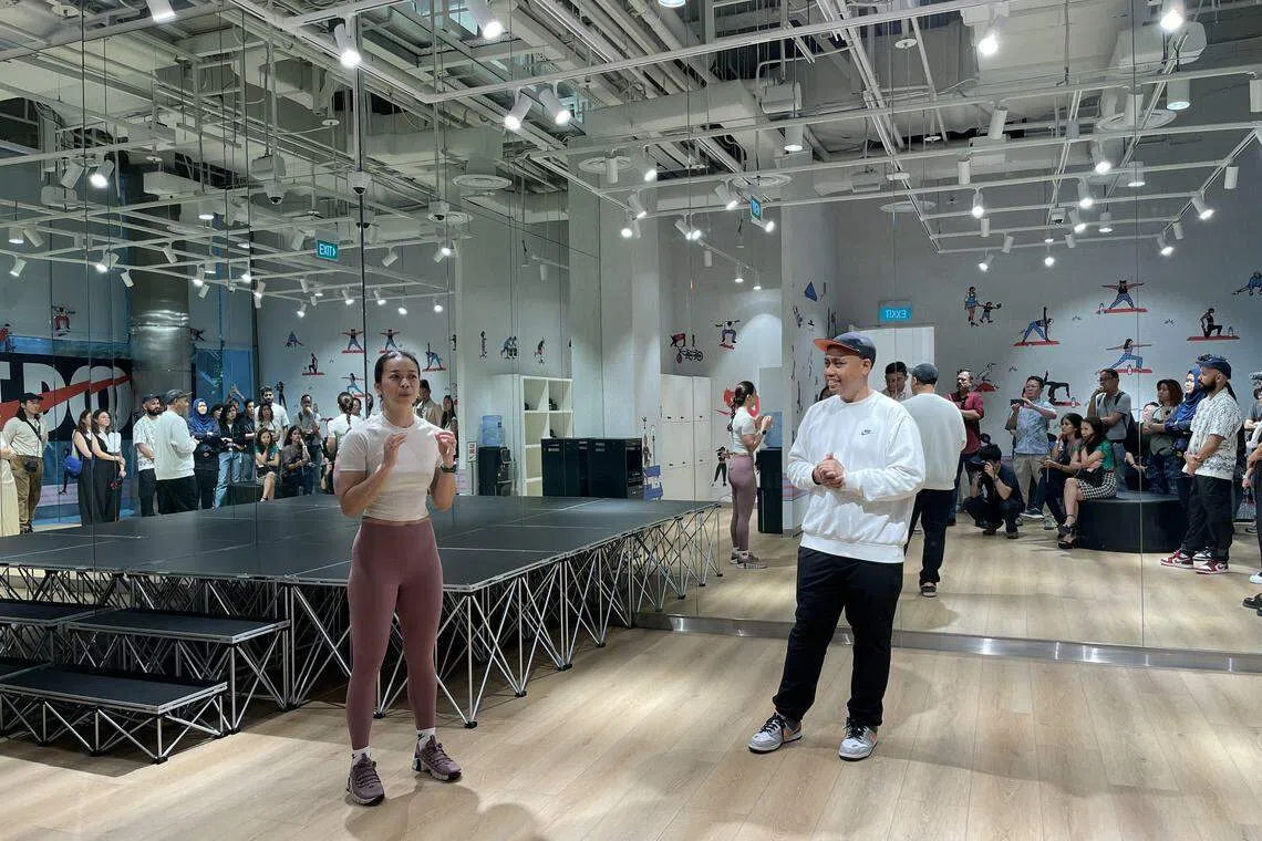 耐吉乌节路内的Swoosh Studio供运动、保健与创意工作坊用，是本地首创的一站式活动空间。（林方伟摄）