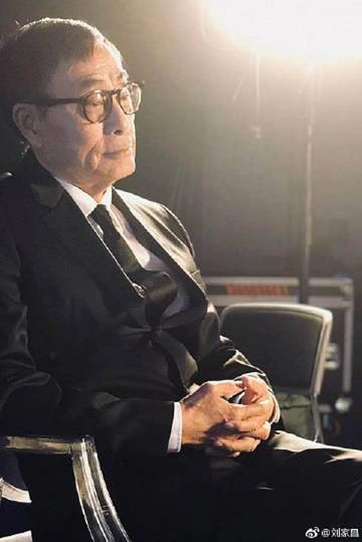 刘家昌回望自己当年爱的表现，叹如今看来却像是预谋。（刘家昌微博）