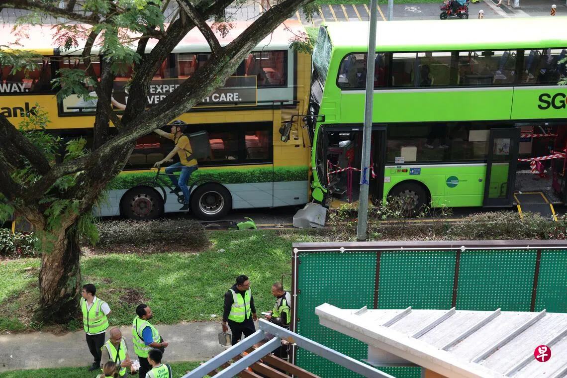 裕廊西1道两巴士发生追尾车祸44人受伤送院| 联合早报