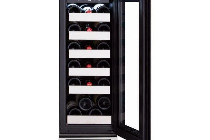 Kadeka酒柜适合小空间，兼具实用功能与时尚格调。（商家提供）