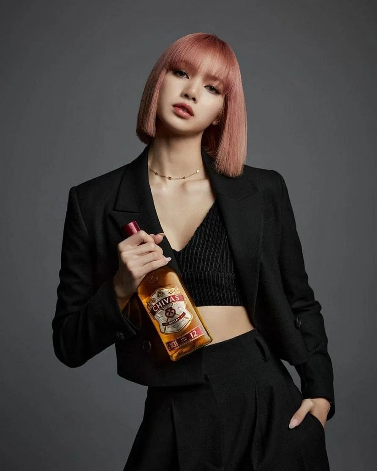 Lisa担任威士忌品牌亚洲第一个女性代言人，引起热议。（图/互联网）
